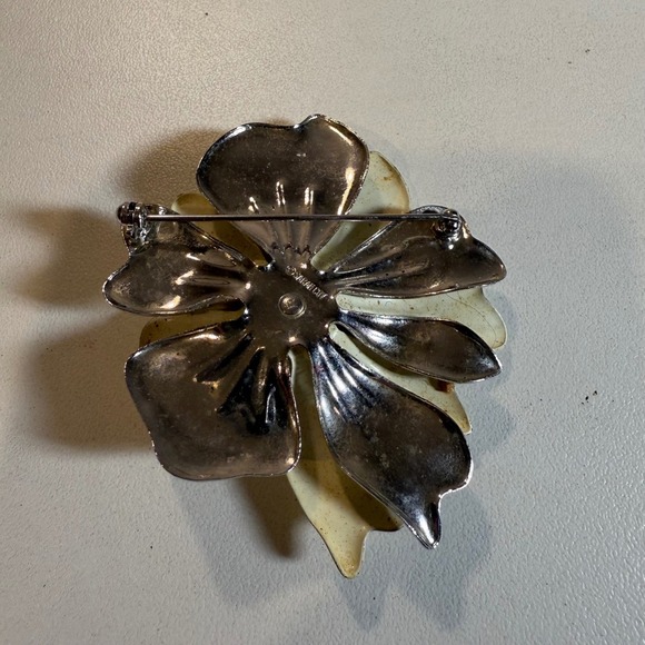 Vintage Sarah Coventry Flower Brooch Pin Floral White Bead Center Costume Jewelr - Picture 5 of 5